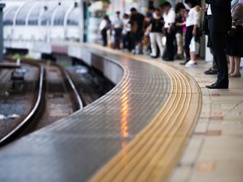 駅から徒歩5分以内