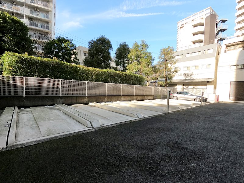 ラフィネ大崎 共用部写真（駐車場）