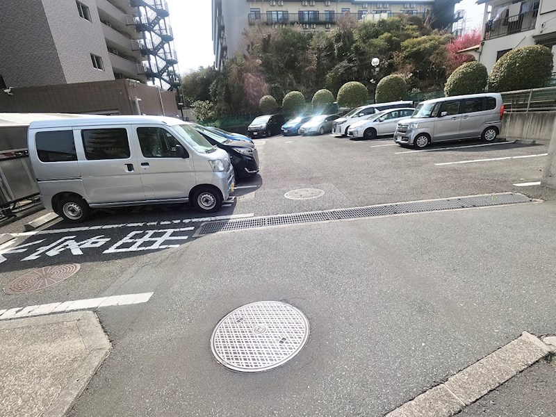 港南台日野ハイツ 共用部写真（駐車場）