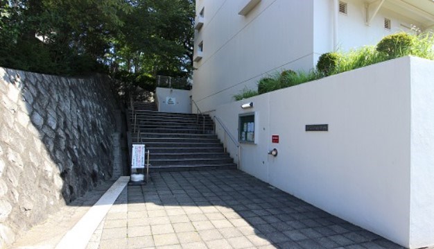 ドルフ青葉台２号棟 共用部写真（エントランス）