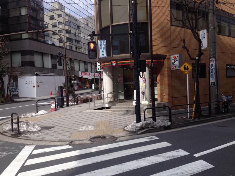 シルバーマンション桔梗一番町 コンビ二