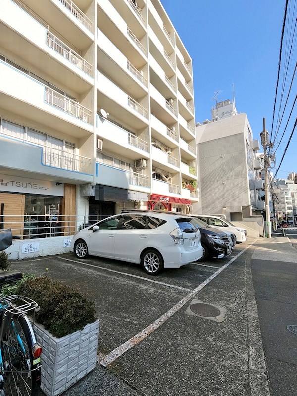 ニュー恵比寿台ハイツ 共用部写真（駐車場）