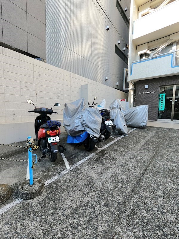 ニュー恵比寿台ハイツ 共用部写真（駐車場）