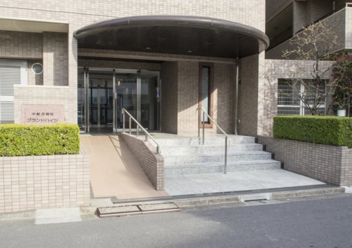 中野方南町グランドハイツ 共用部写真（エントランス）