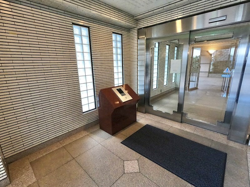 ヴィルヌーブ石神井公園 共用部写真（エントランス）