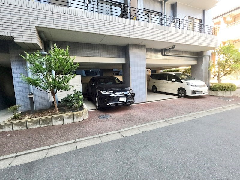 アクシルコート大井仙台坂 共用部写真（駐車場）