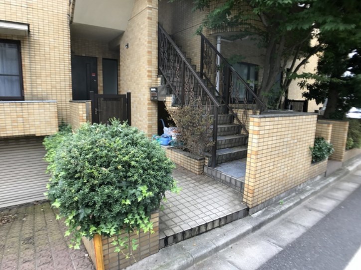 ウエストハイム羽根木 共用部写真（エントランス）