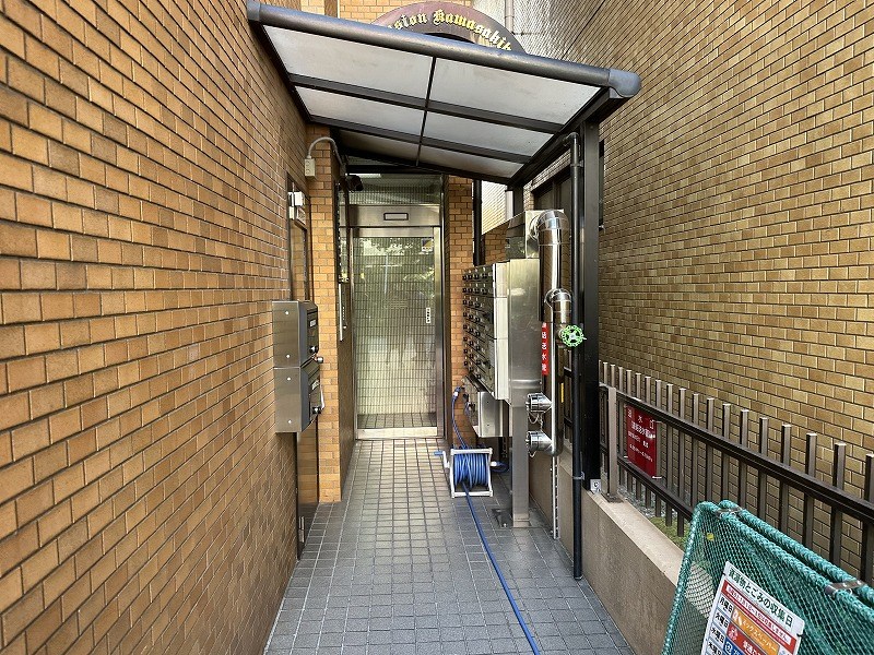 ライオンズマンション川崎貝塚 共用部写真（エントランス）