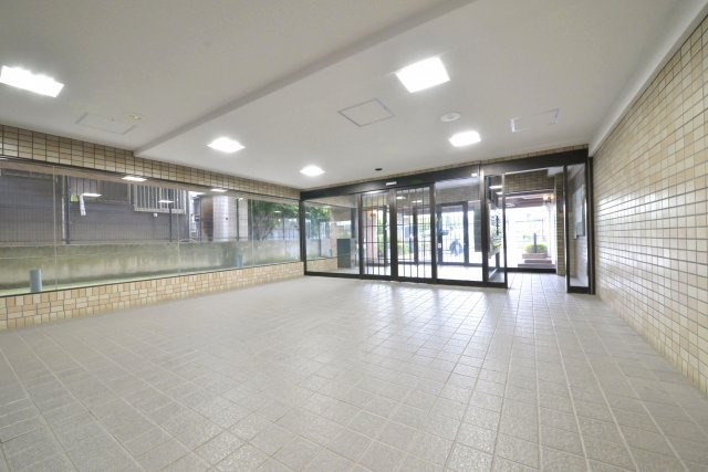 ライオンズマンション大倉山新羽町 共用部写真（エントランス）