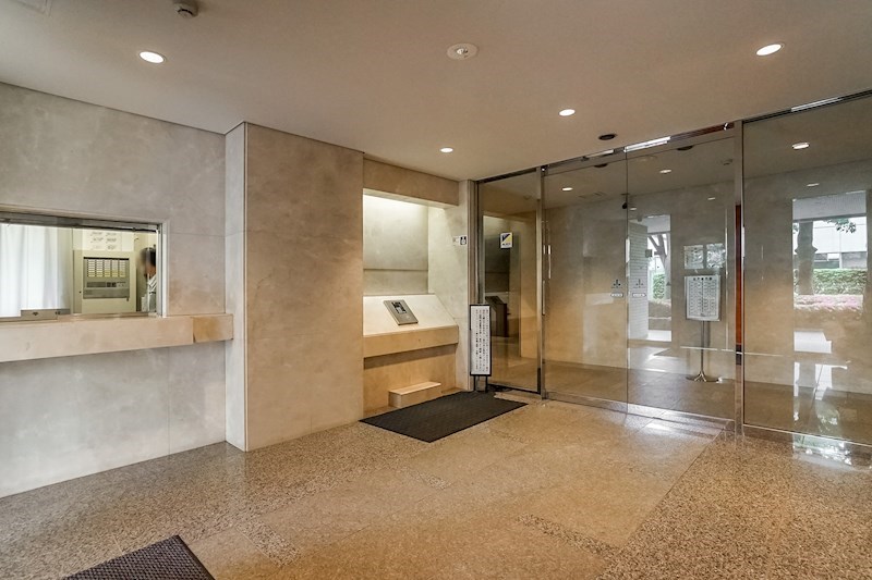 プレステージ三軒茶屋ラフィーネ 共用部写真（エントランス）