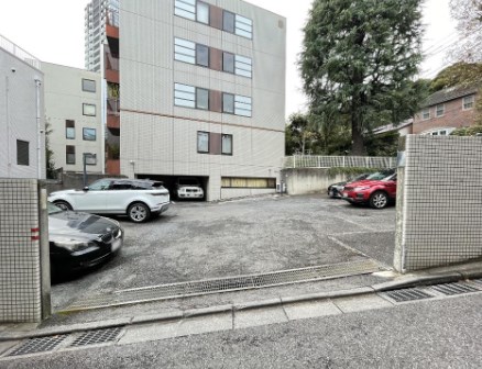 白金三光アンクレー 共用部写真（駐車場）