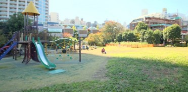 清水ビル 公園