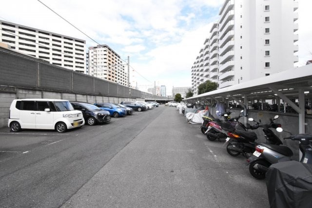 コープ野村バードウッド鶴見３番館 共用部写真（駐車場）