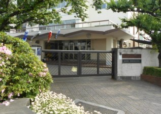 セザール学芸大学 中学校