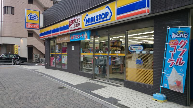 ドムス広尾西館 コンビニ