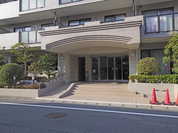 ロイヤルシャトー武蔵新城 共用部写真（エントランス）