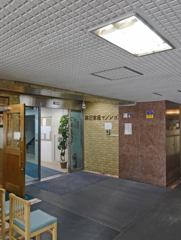 第１８宮庭マンション 共用部写真（エントランス）