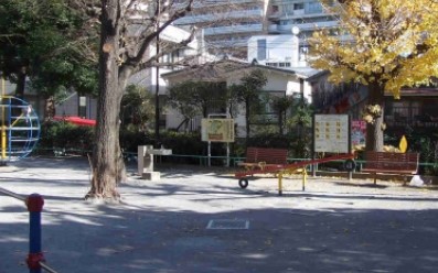 ジオ新宿若松町 公園