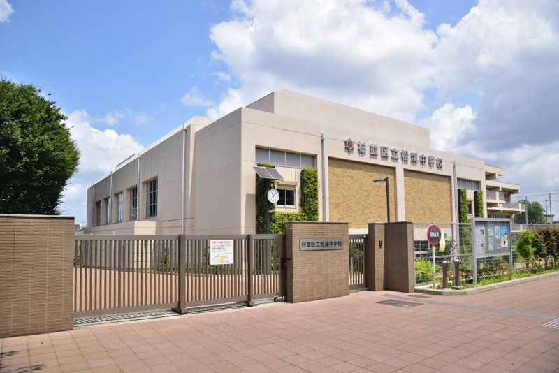 ＣＯＵＲＴＨＯＵＳＥ 中学校