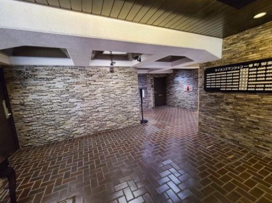 ライオンズマンション一番町 共用部写真（エントランス）