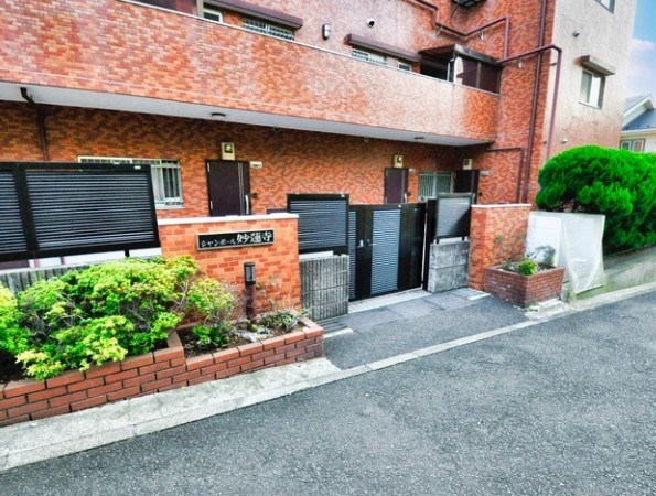 シャンボール妙蓮寺 共用部写真（エントランス）
