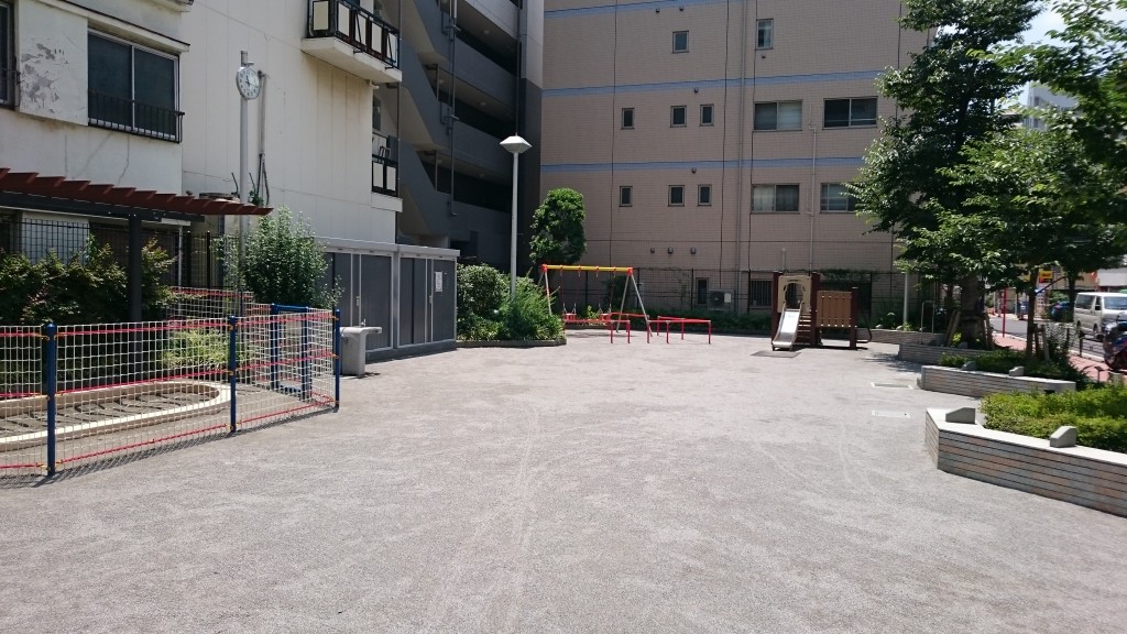 日神パレステージ田原町 公園