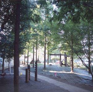 キャピタルマークタワー 公園