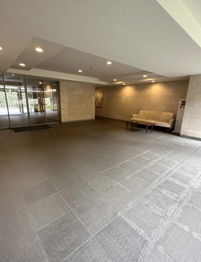 ヴェーゼント駒場公園 共用部写真（ロビー）