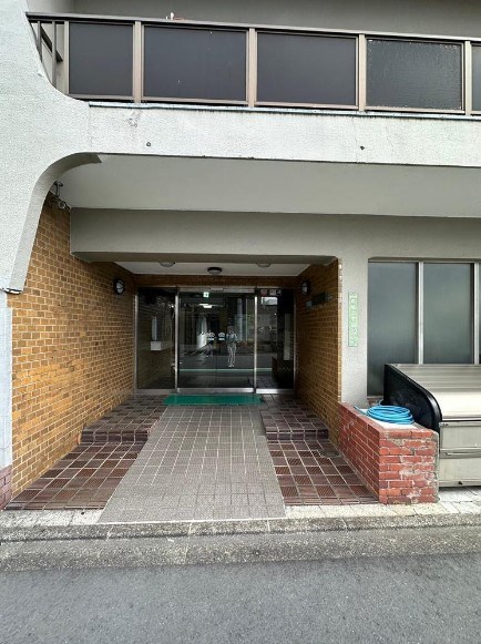 成城泉マンション 共用部写真（エントランス）