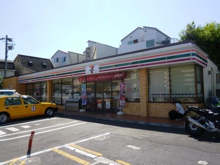 デュークスカーラ成城 コンビニ