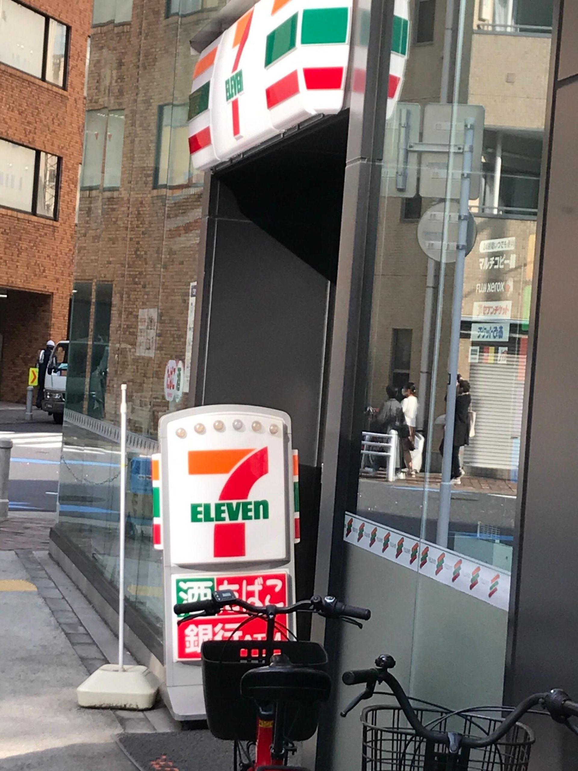 パークコート浜離宮ザタワー コンビニ