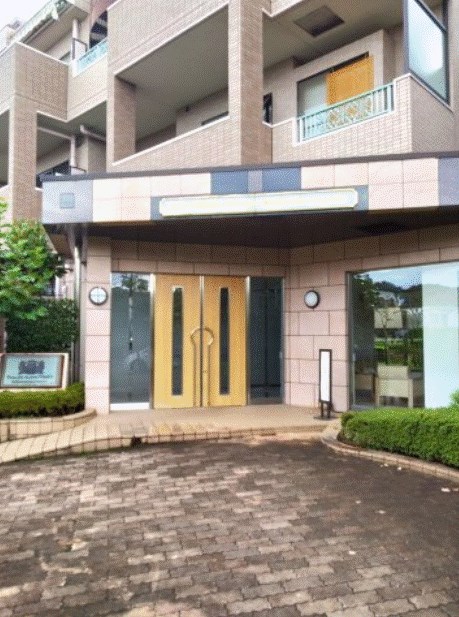 ライオンズガーデンテラス千歳烏山 共用部写真（エントランス）