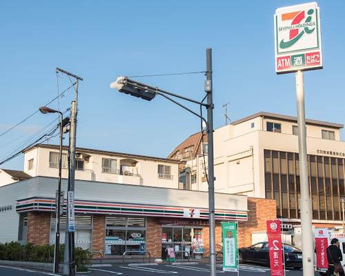 ラ・アルクス鷹番 コンビニ