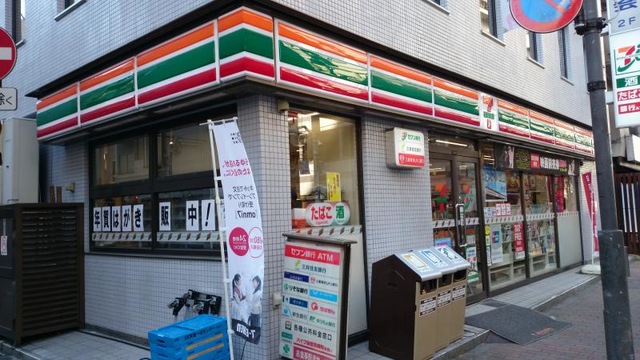 サーラ・プラティコ コンビニ