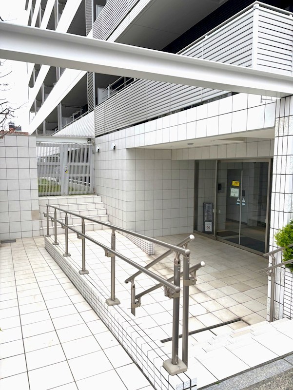 クレッセント鶴見デュオ 共用部写真（エントランス）