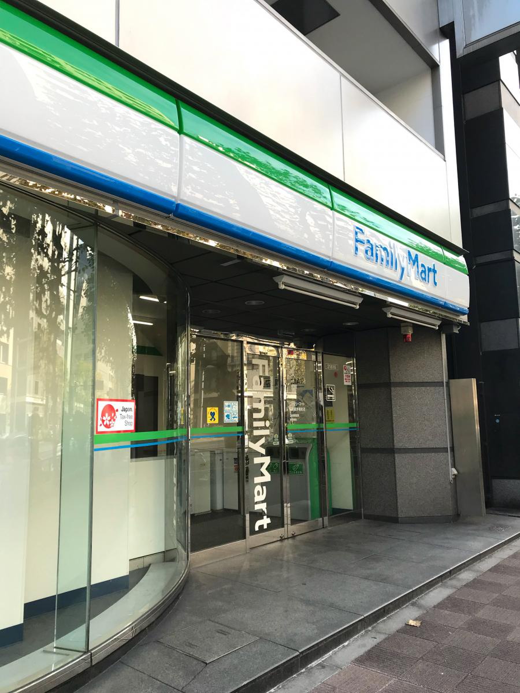 ドルチェ日本橋・キャナルシティー コンビニ