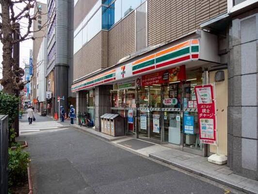 オープンレジデンシア千代田外神田 コンビニ