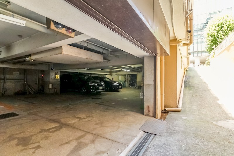 コーポ麹町 共用部写真（駐車場）