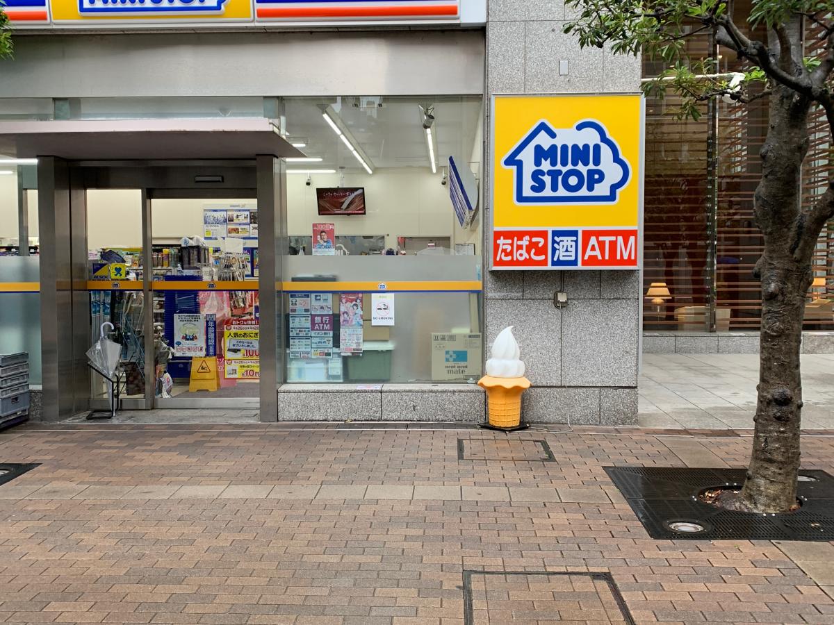 パレステュディオ新宿御苑駅前 コンビニ