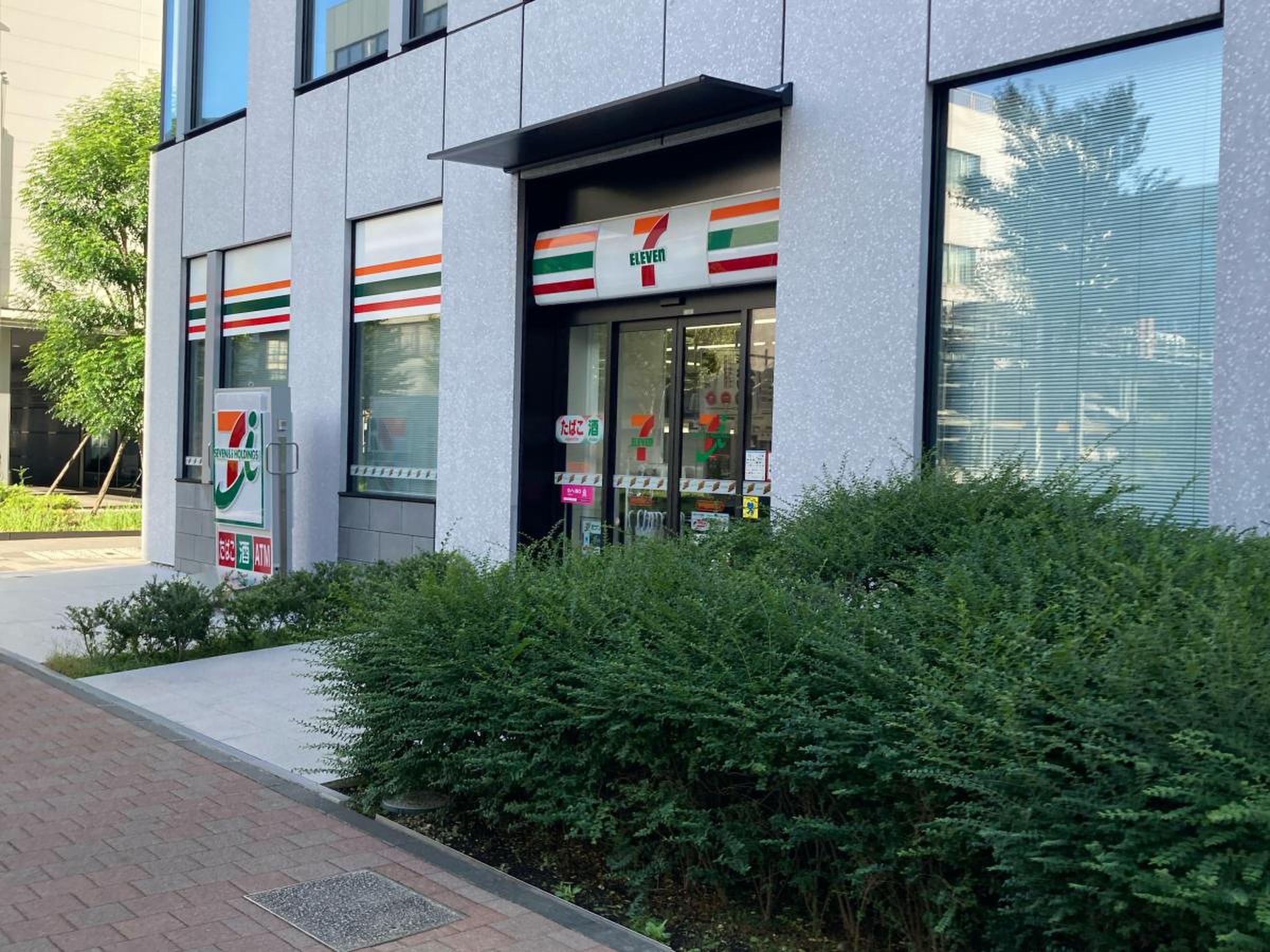 モア・クレストアクゼス新横浜 コンビニ