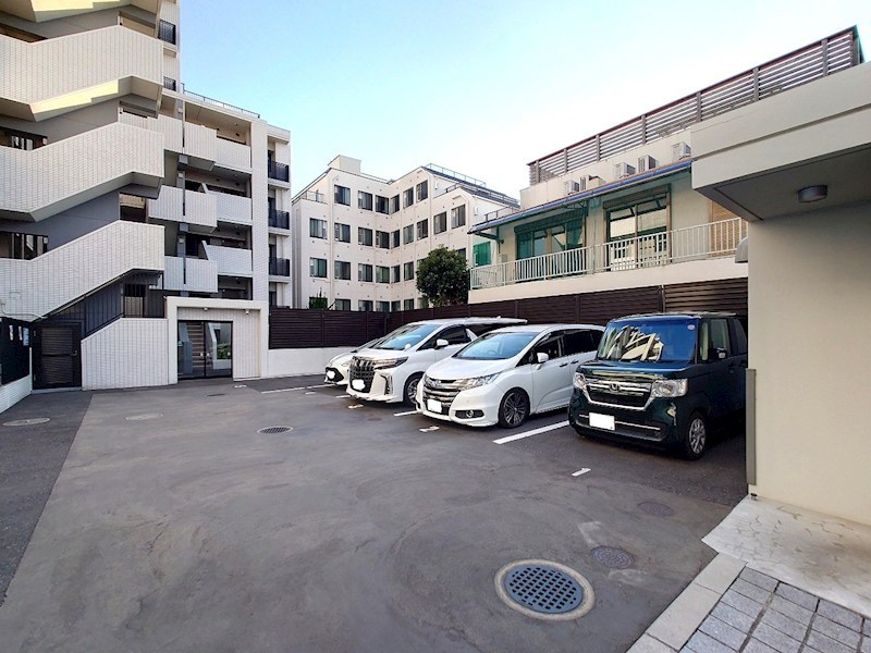 イニシア練馬豊玉 共用部写真（駐車場）