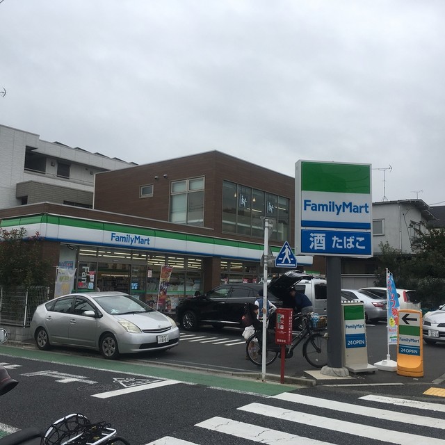 マストレジデンス世田谷代田 コンビニ