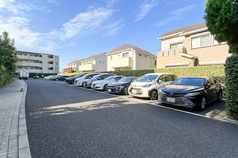 パークホームズ千歳烏山ガーデンズコートＥＡＳＴ棟 共用部写真（駐車場）