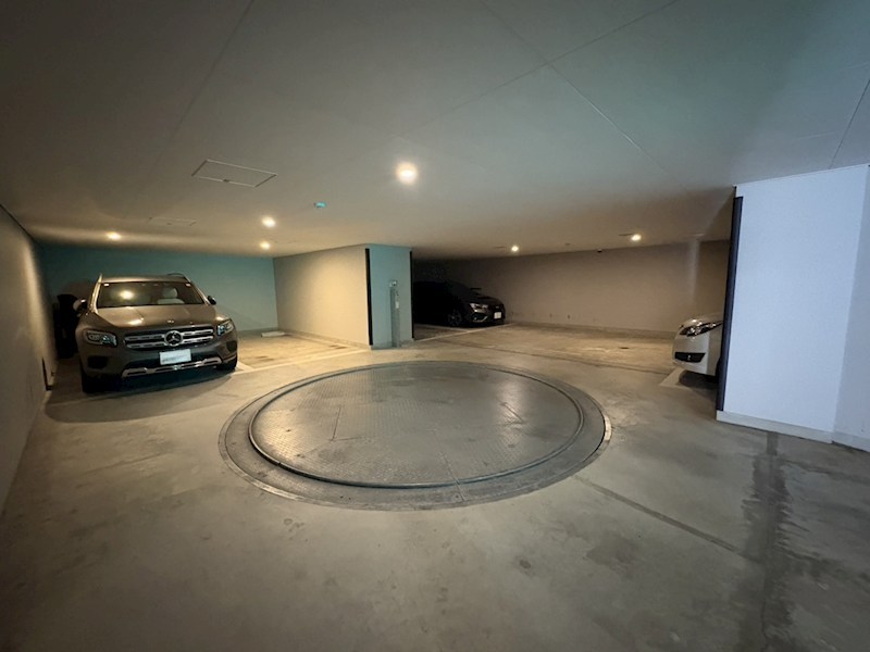 プレシス三軒茶屋 共用部写真（駐車場）
