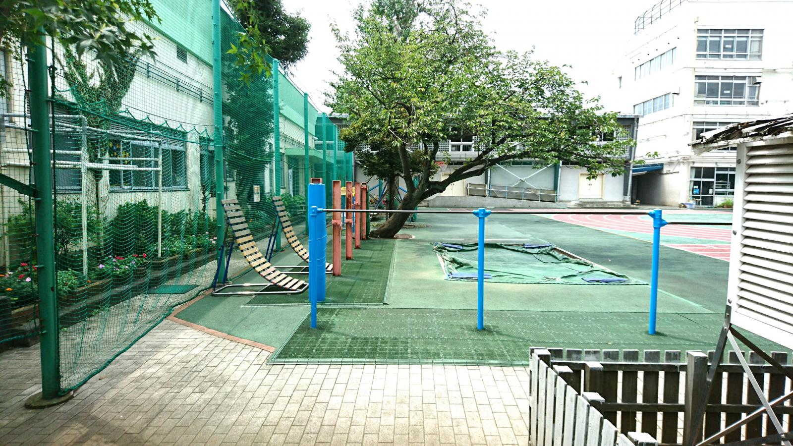 メトロハイツ西落合 小学校