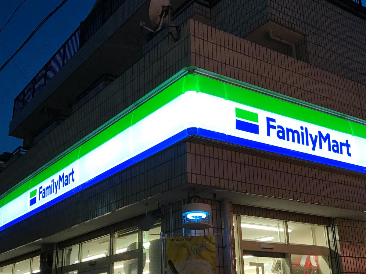 リブゼ横浜クレインポート コンビニ