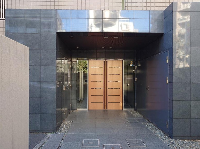 グランディ市谷柳町 共用部写真（エントランス）