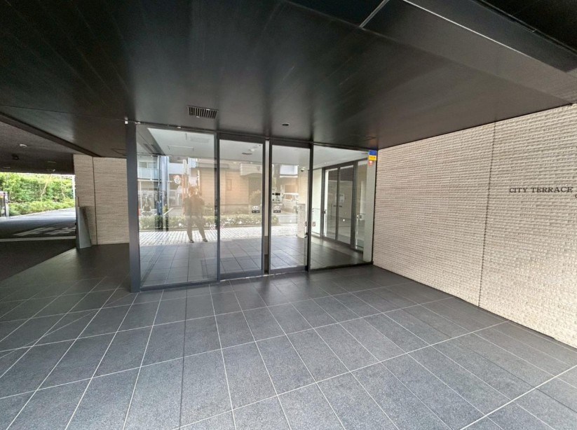 シティテラス川崎鈴木町ガーデンズ 共用部写真（エントランス）