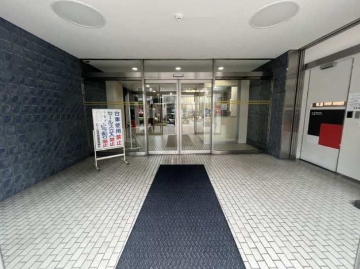 メゾンドール高田馬場 共用部写真（エントランス）