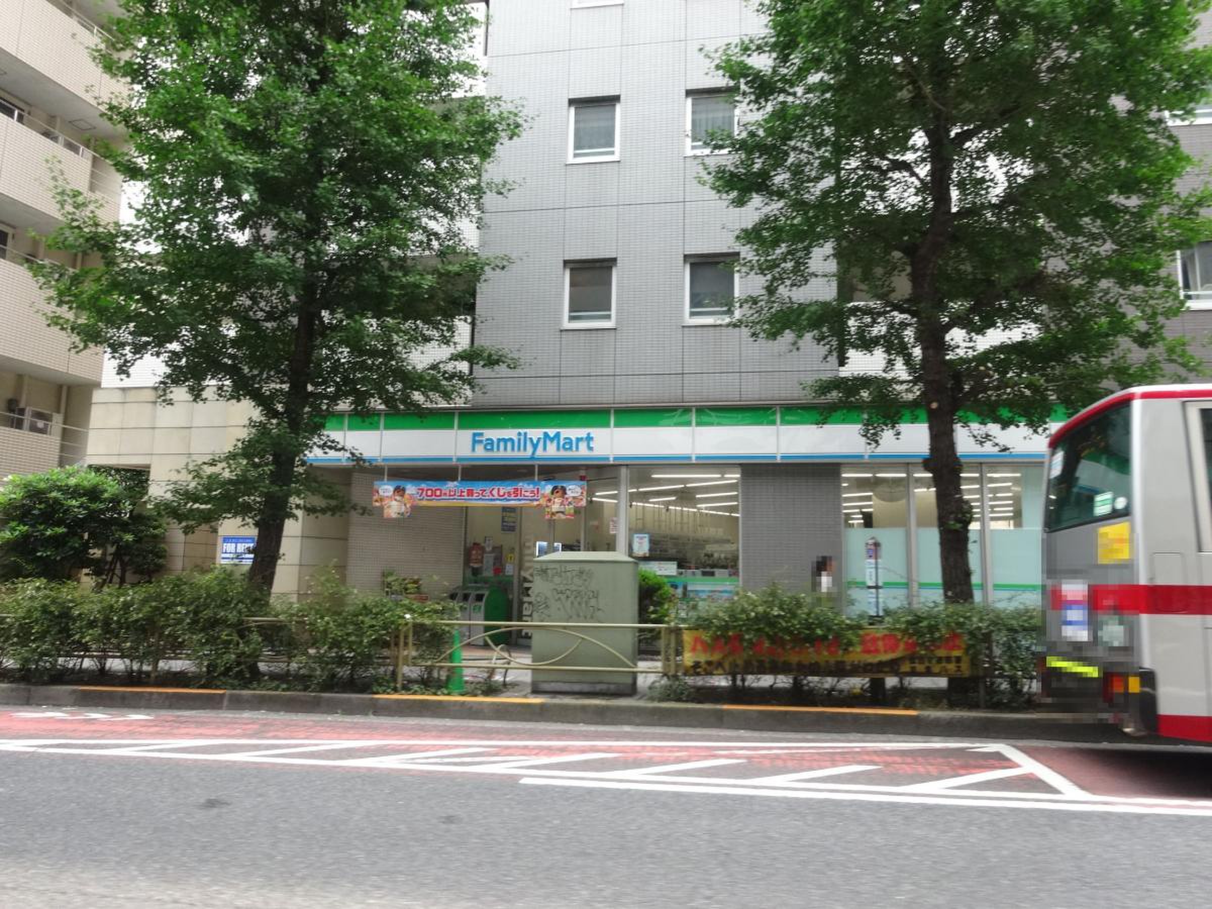 ファミール三軒茶屋 コンビニ